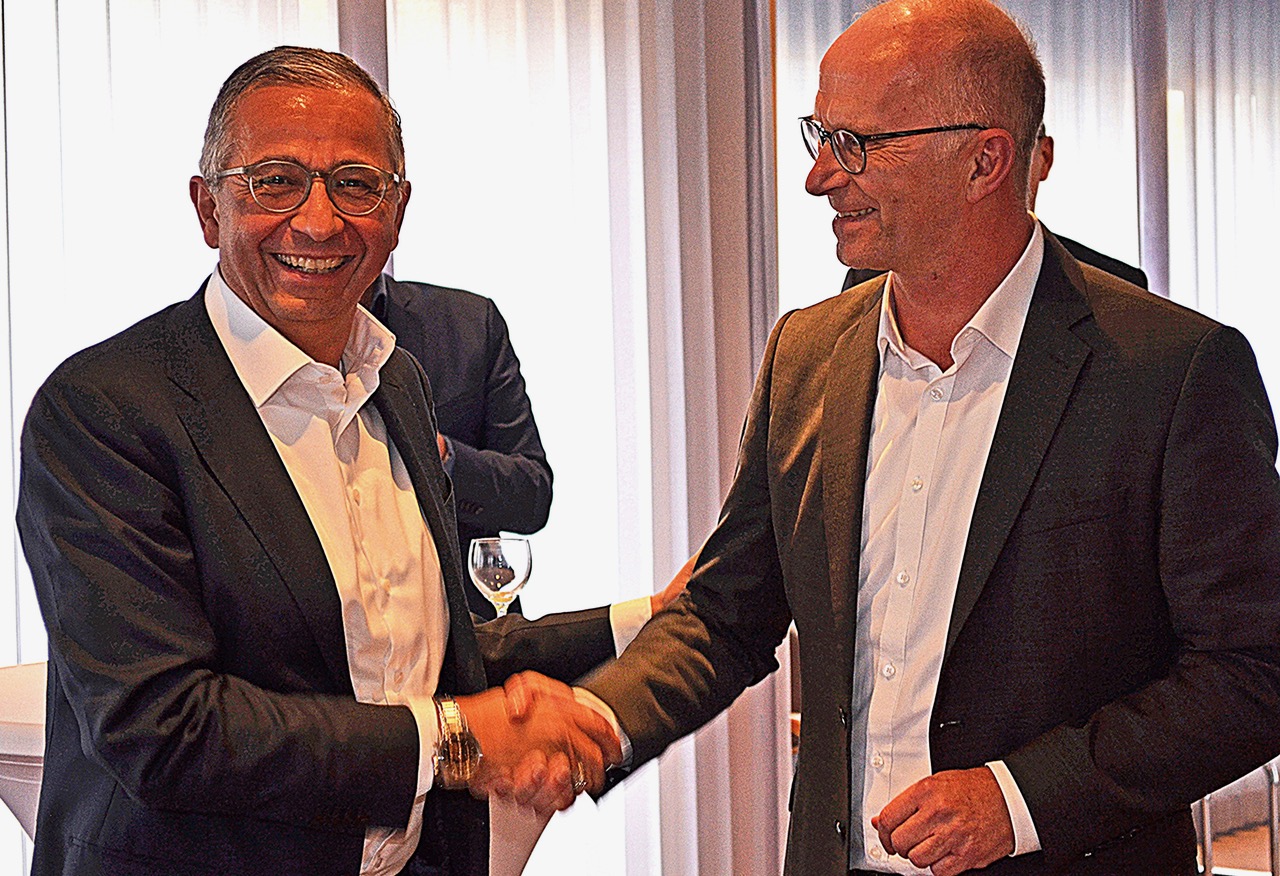 André Sinanian dankt Elmar Stollenwerk